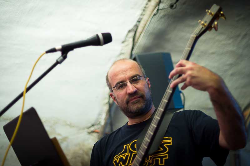 Klaus mit Warwick Bass